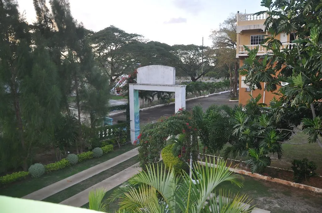 Mom'S Village Resort Runaway Bay