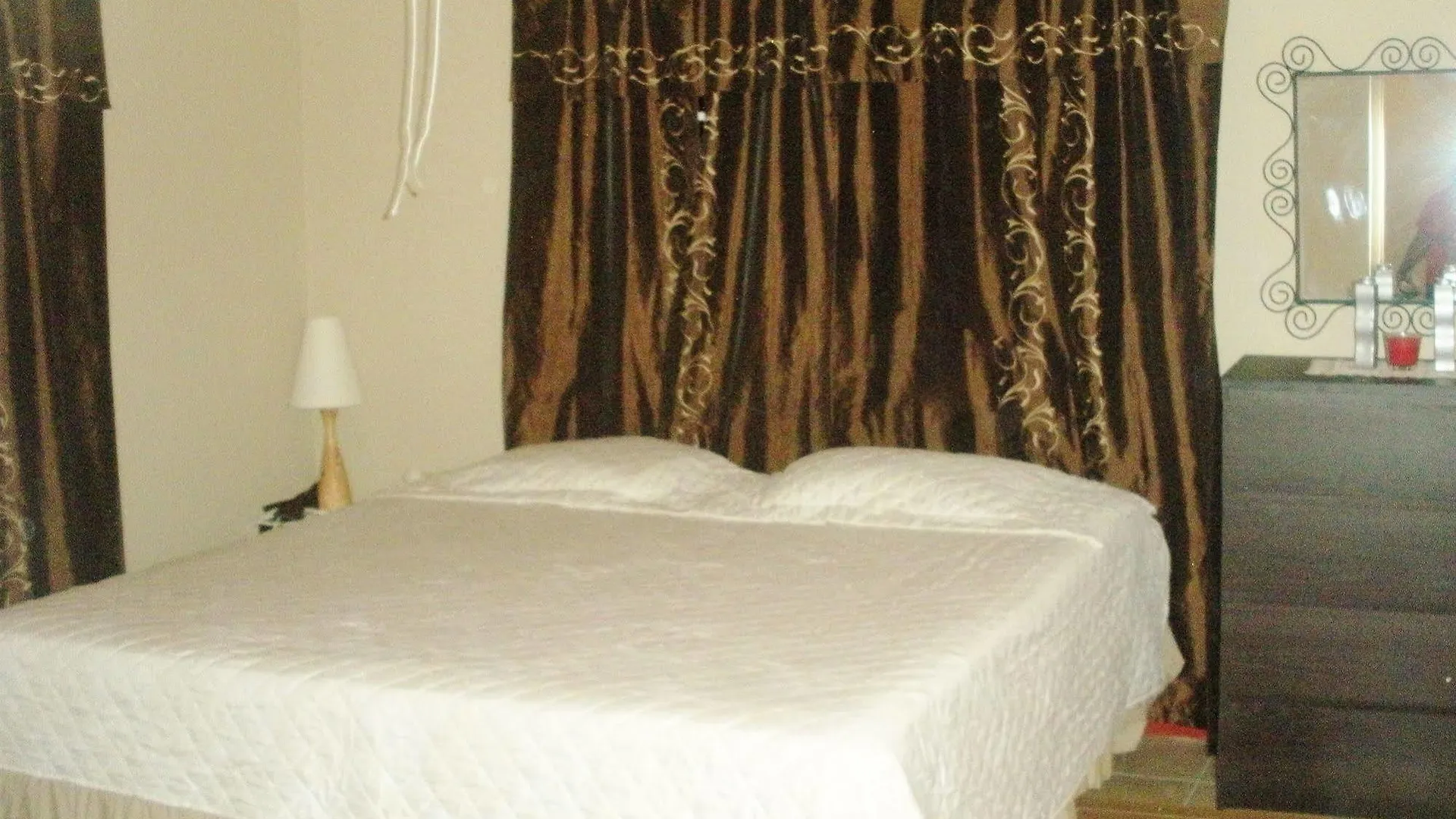 Mom'S Village Resort Runaway Bay 2*,