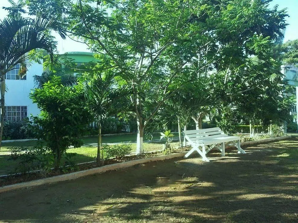 Mom'S Village Resort Runaway Bay