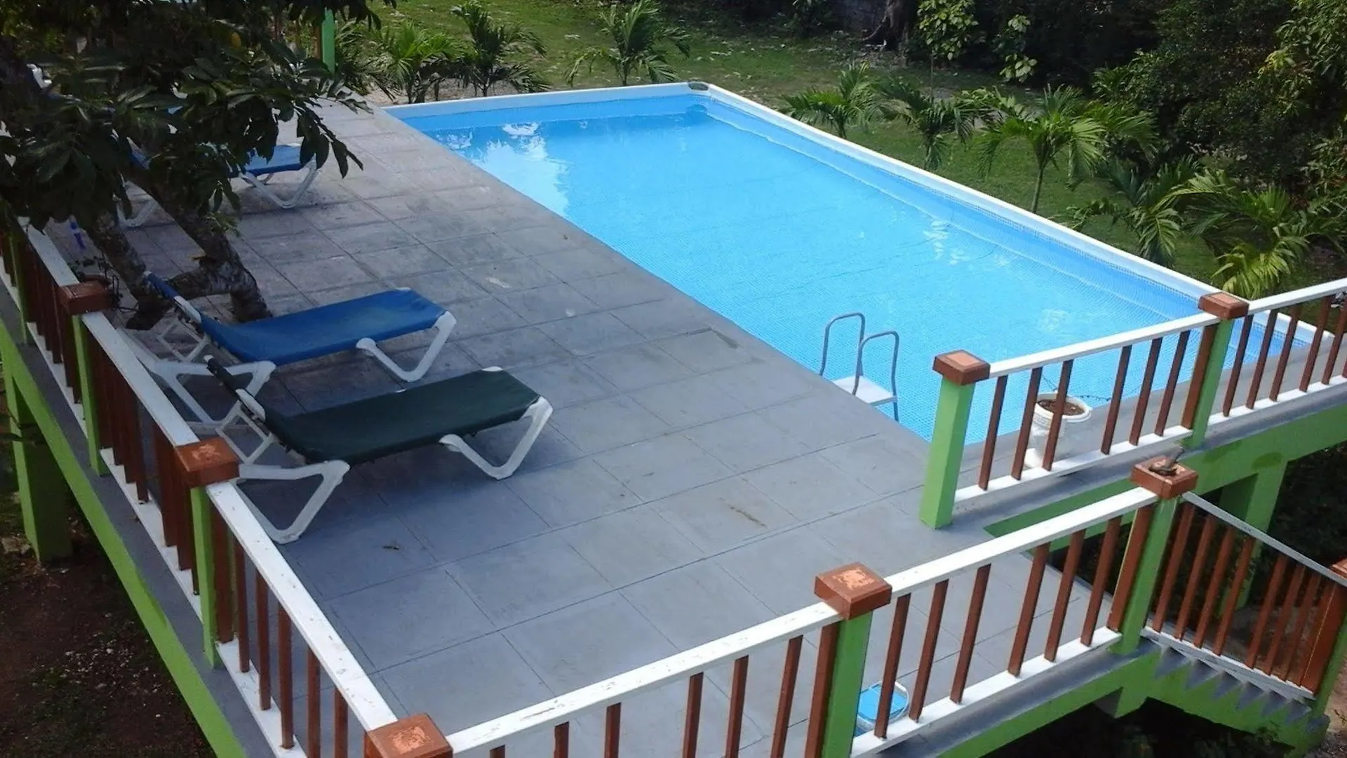 Mom'S Village Resort Runaway Bay Bed & Breakfast
